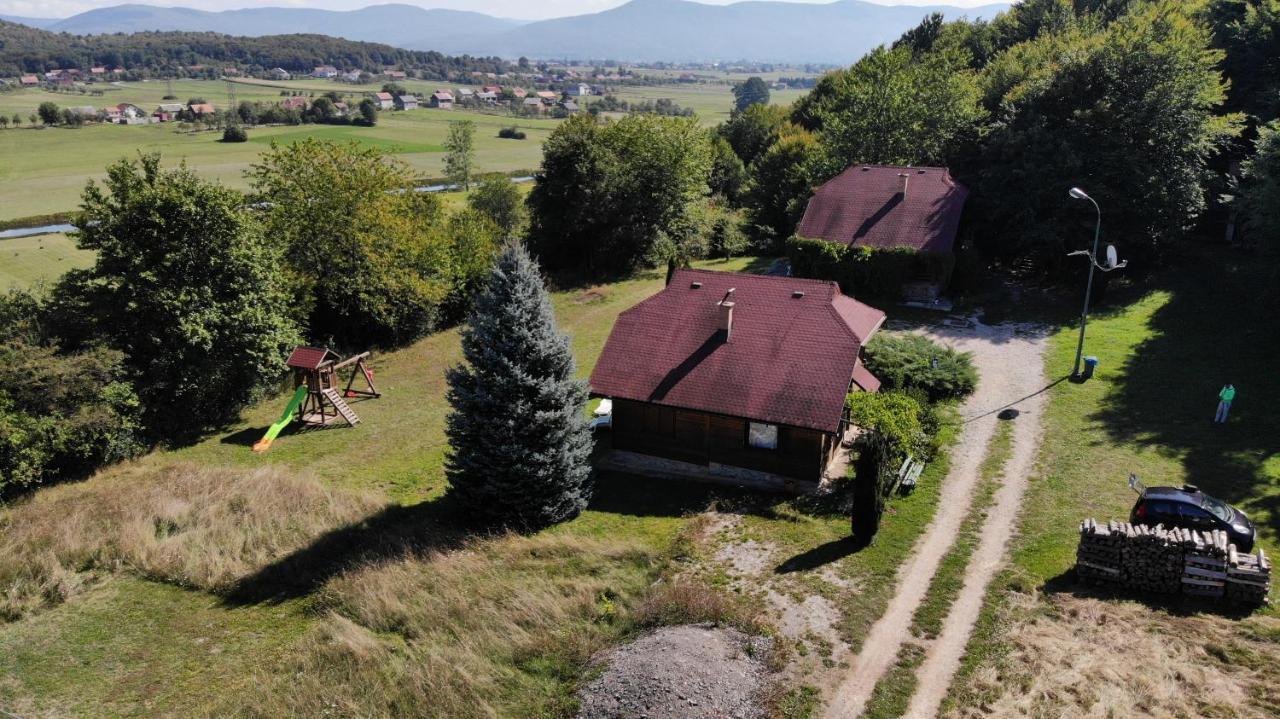 Woodenhouse With Two Apartments Otočac Esterno foto