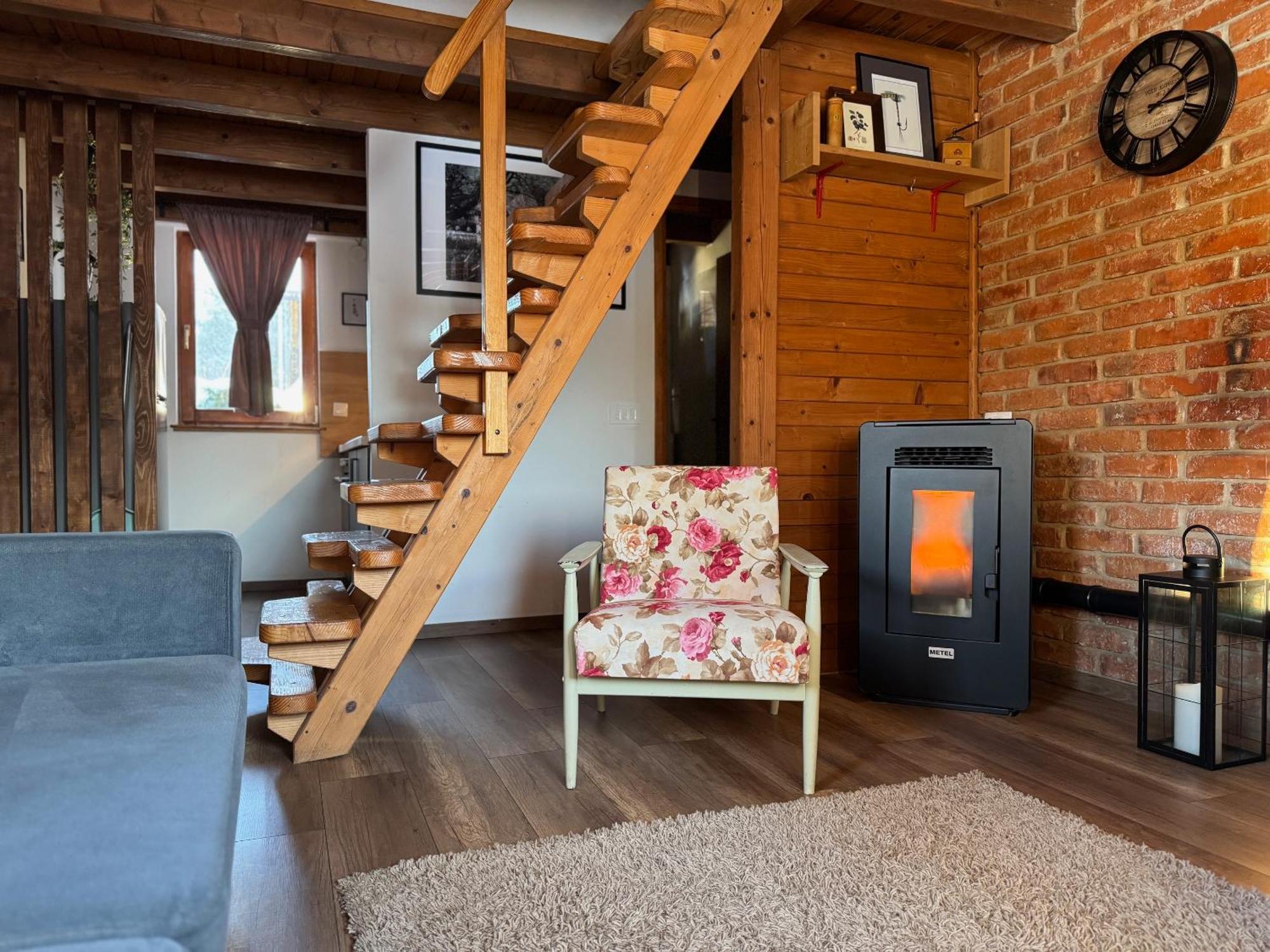 Woodenhouse With Two Apartments Otočac Esterno foto