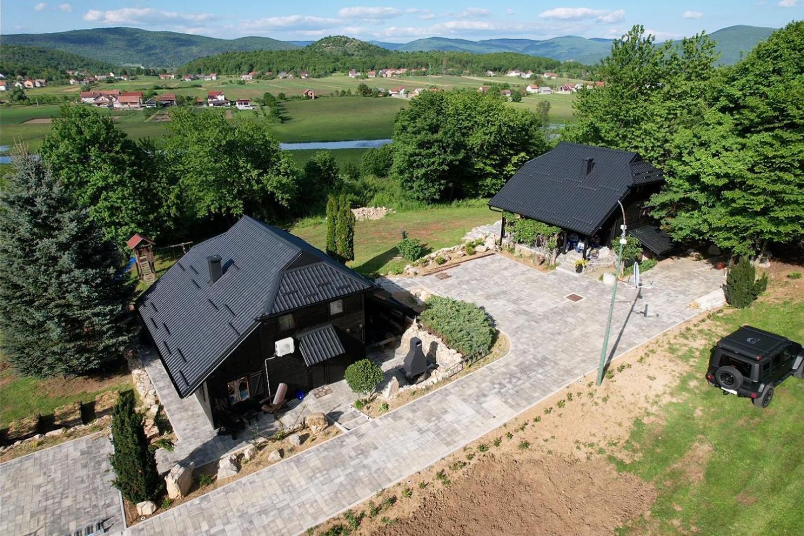 Woodenhouse With Two Apartments Otočac Esterno foto