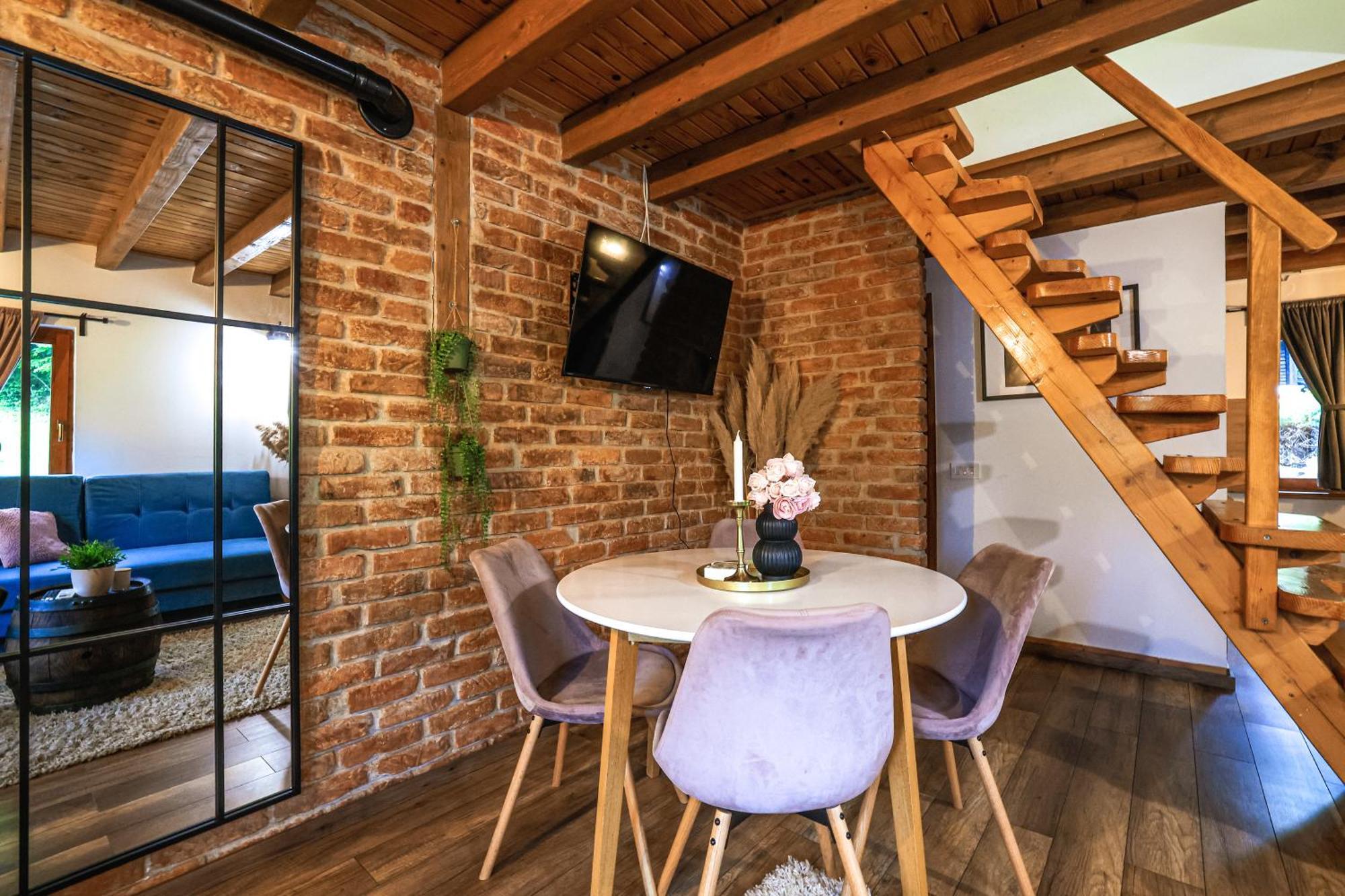 Woodenhouse With Two Apartments Otočac Esterno foto